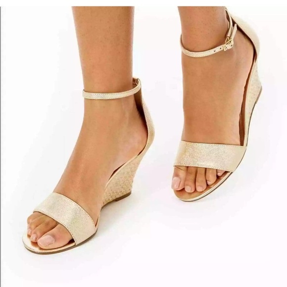 Lilly Pulitzer Bridgette Gold Metallic Wedge sz 8.5 - Picture 1 of 11